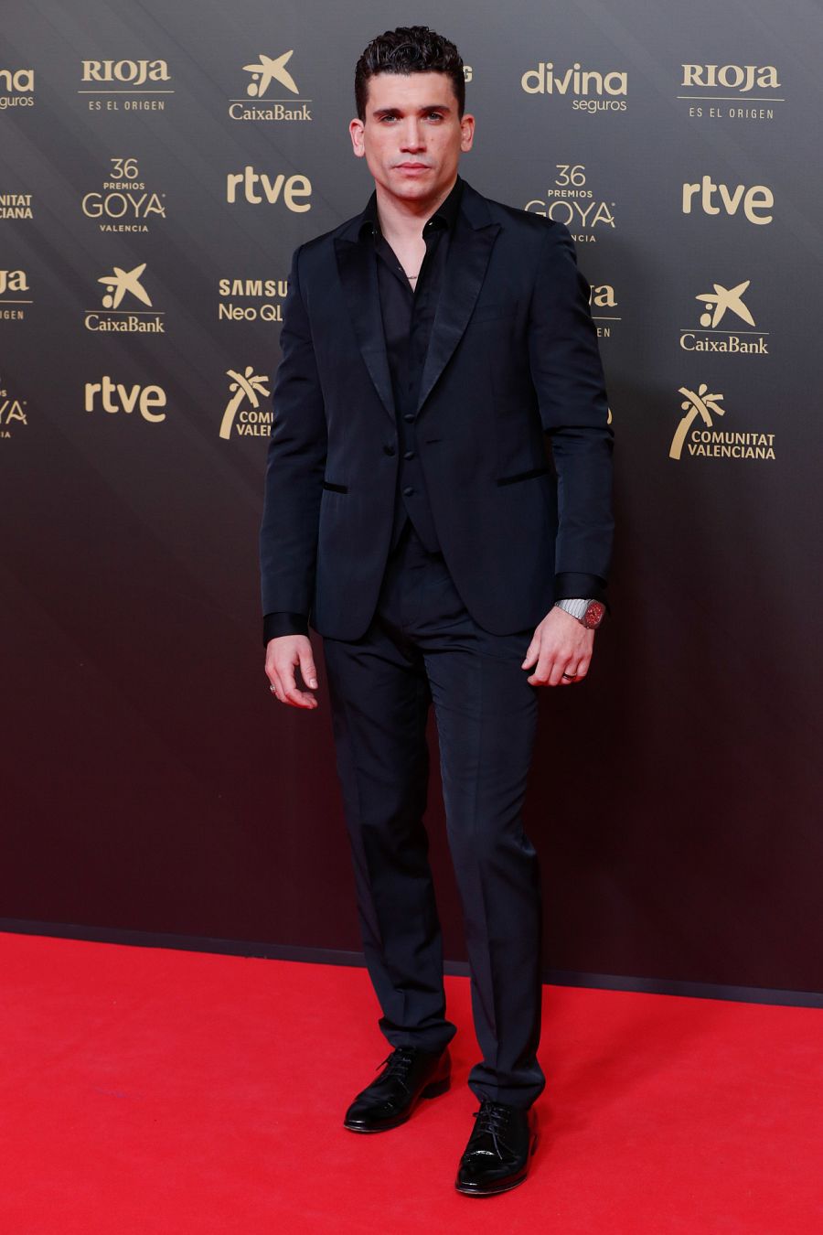 Jaime Lorente en la alfombra roja de los Premios Goya 2022