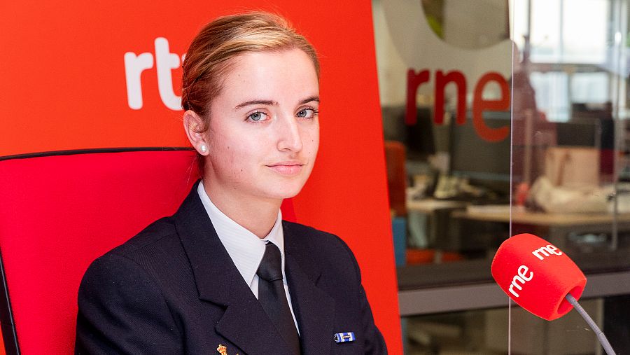 Imagen de Laura Vitalia González, teniente de navío