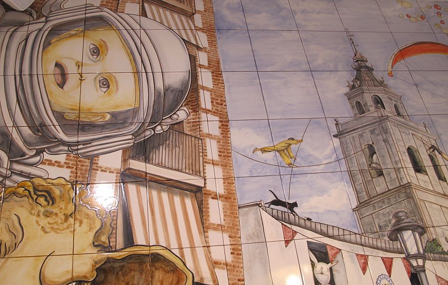 Mural cerámico de Raíces, el restaurante de Carlos Maldonado