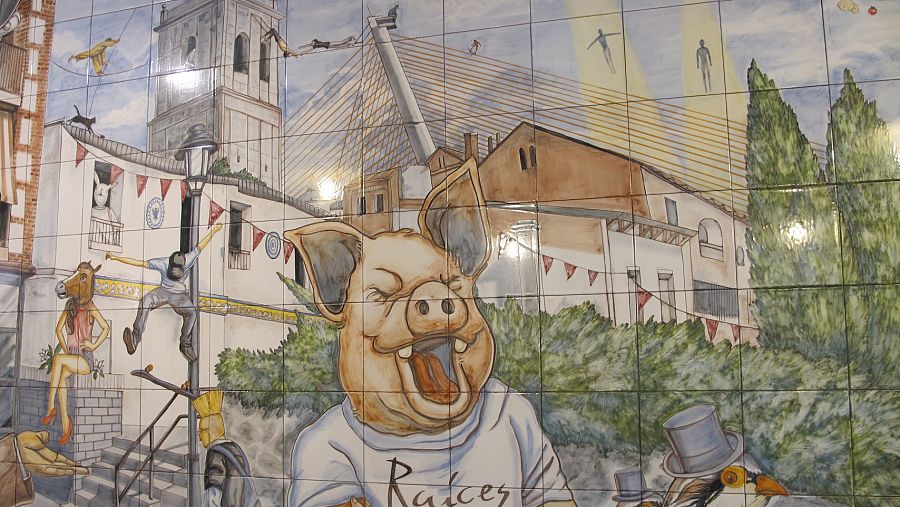 Mural cerámico de Raíces, el restaurante de Carlos Maldonado