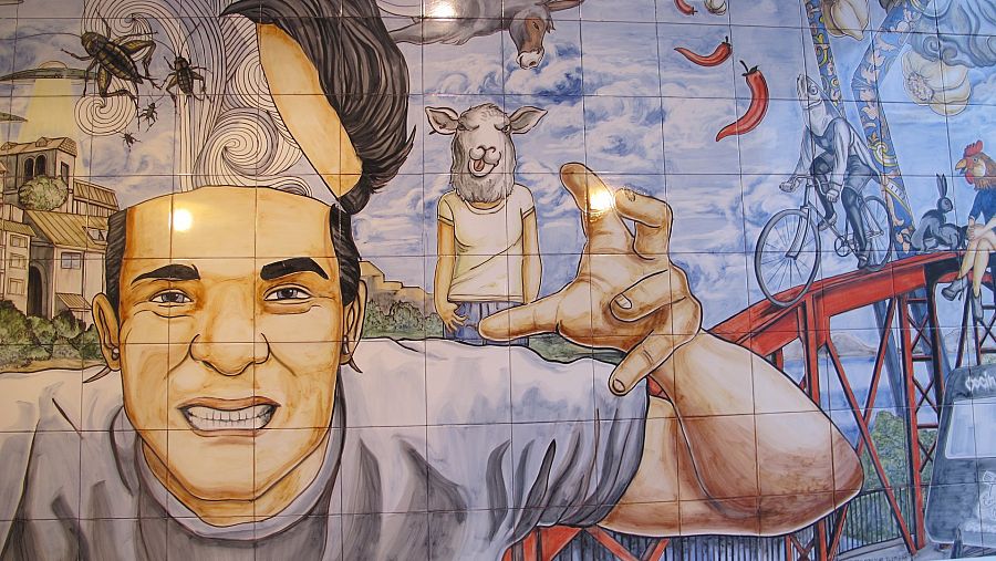 Mural cerámico de Raíces, el restaurante de Carlos Maldonado