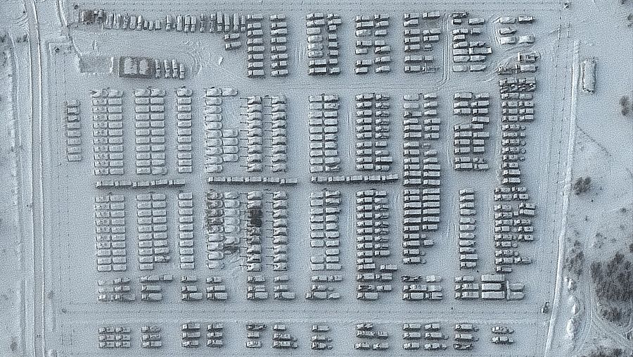 Imágenes vía satélite que muestran supuestamente concentración de tropas en Yelnya, Rusia