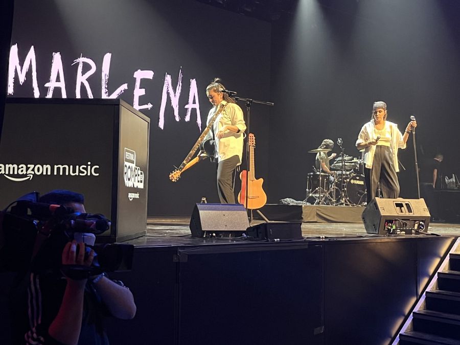 Momento de la actuación de Marlena durante el festival en streaming Rompe.ES