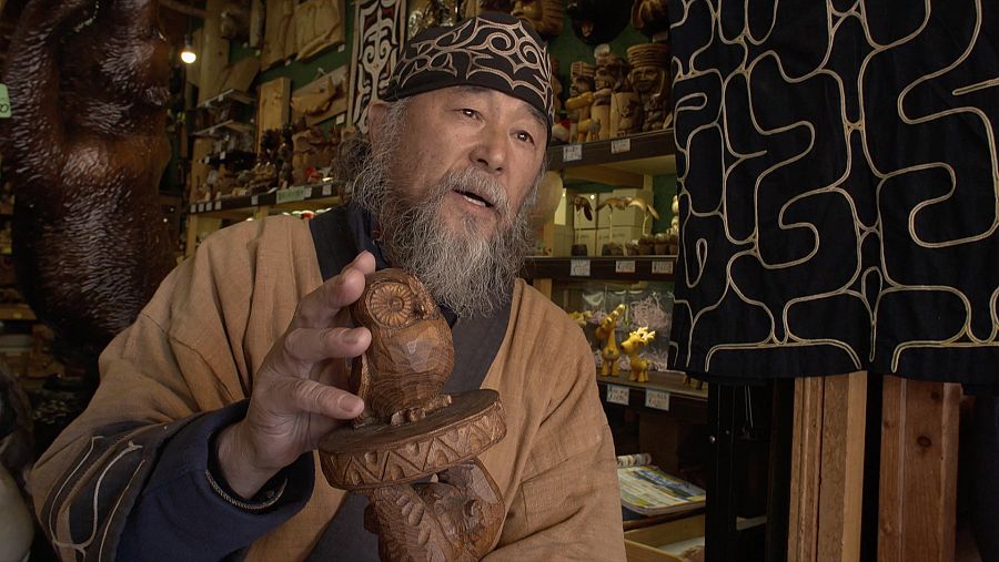 Un japonès vestit amb roba tradicional