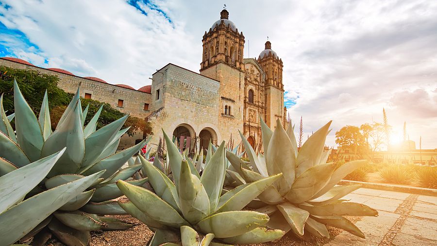 La emblemática catedral de Santo Domingo, en el centro histórico de la ciudad de Oaxaca.