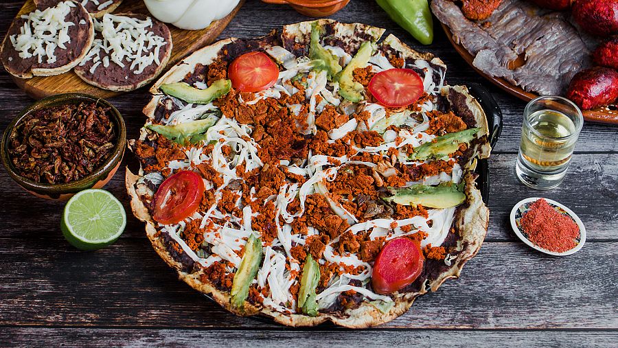 Tlayuda, comida tradicional de Oaxaca.