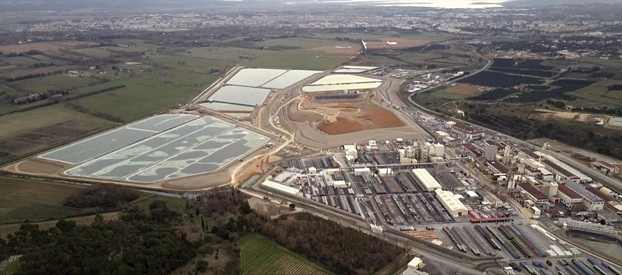 Balsas de planta de conversión de uranio en Narbona, Francia