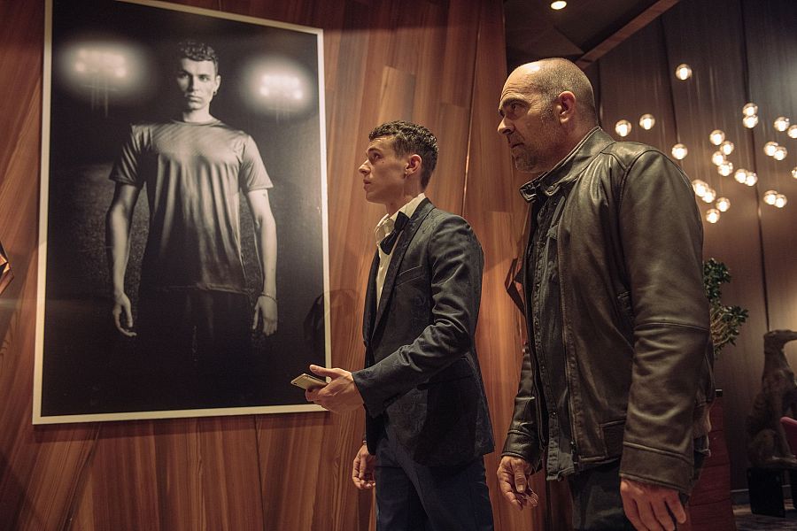 Luis Tosar y Arón Piper en 'Código emperador' (2022)