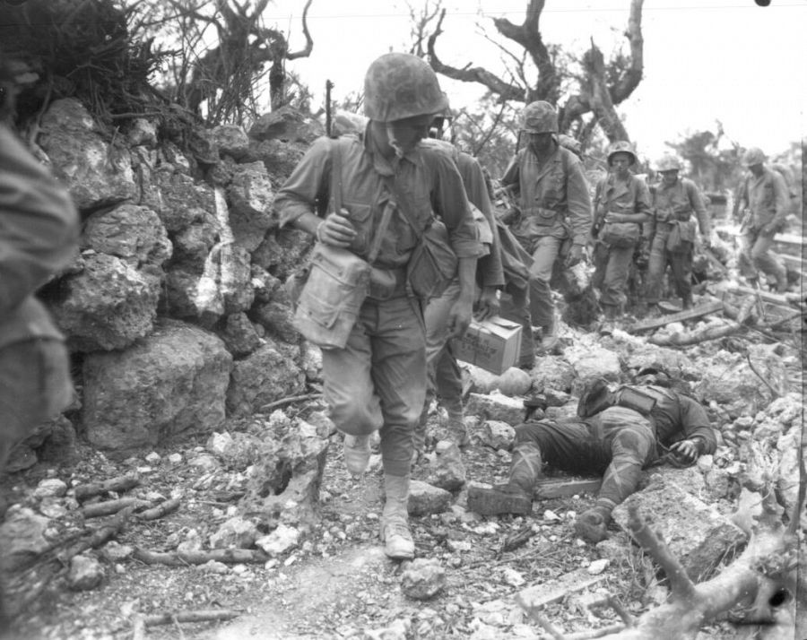 Durant tres mesos els japonesos van aguantar l'ofensiva nord-americana. Finalment la van conquerir, però la Batalla d'Okinawa va deixar a l'illa uns 140.000 morts de població civil