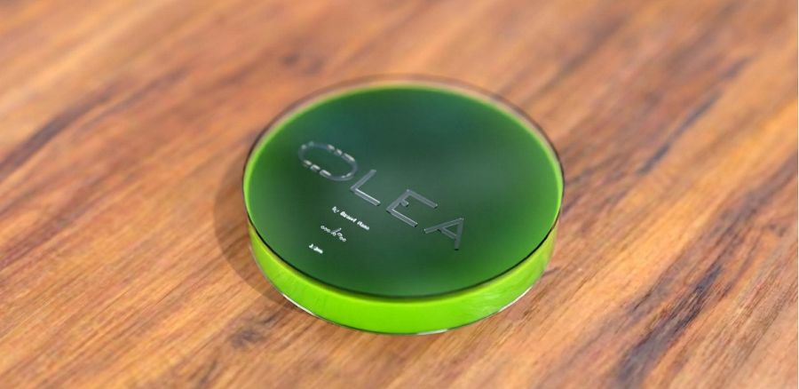 Placa Petri que contiene herméticamente cerrada una muestra del aceite OLEA ,incluyendo el material genético. Dicha unidad se asocia con el token digital.