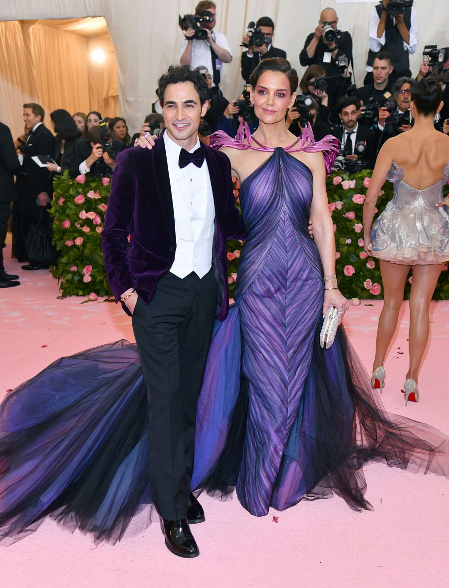 Zac Posen y Katie Holmes en la gala del MET de 2019