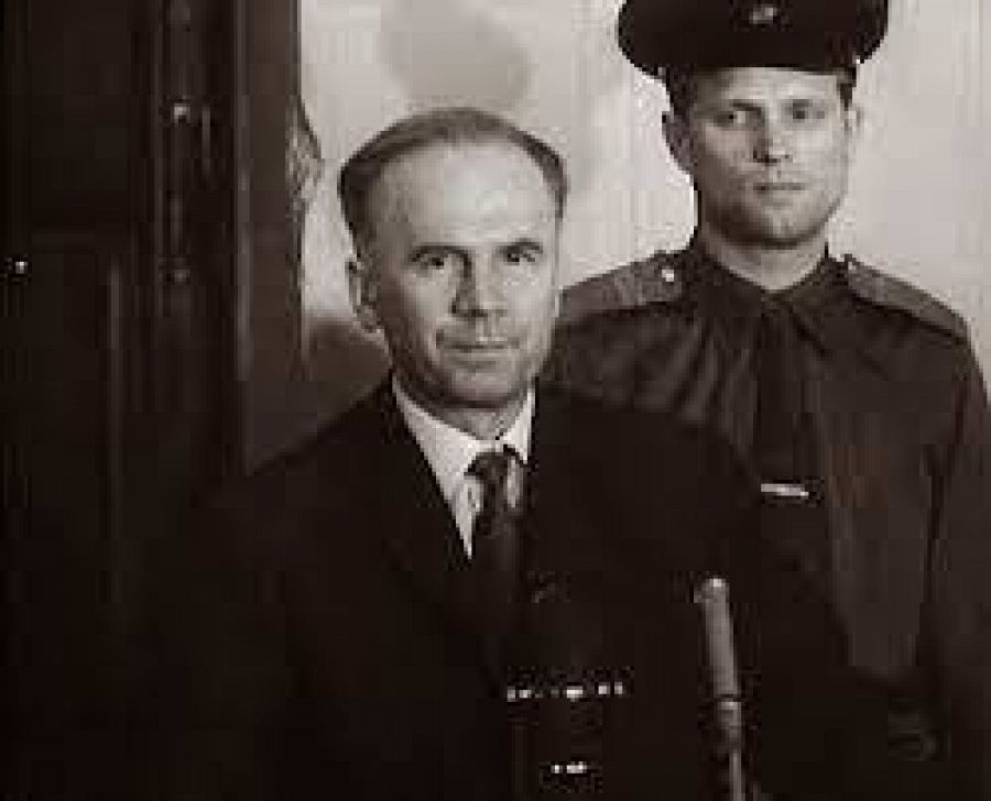 El coronel soviético Penkovsky desconfiaba de Krushev. Advirtió a EEUU de los misiles instalados en Cuba. Descubierto, fue condenado a muerte y se cree que quemado vivo