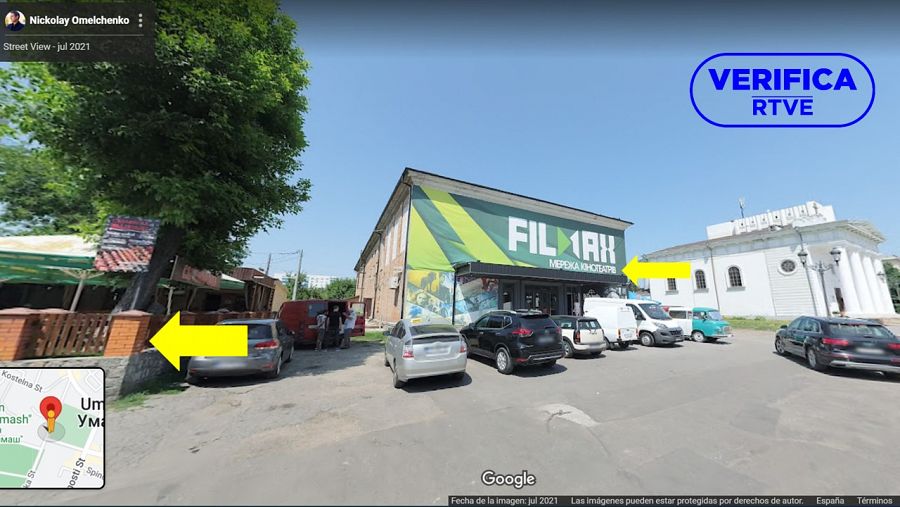 Imagen de Google Maps Street View del lugar donde se ha registrado una explosión contra un ciclista en Uman, con dos flechas  señalando coincidencias con los vídeos de redes y el sello de VerificaRTVE
