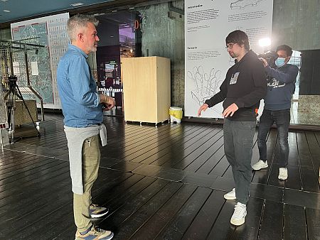 El equipo de Zoom Net durante la grabación en El Espacio de la Nave 17 de Matadero Madrid.