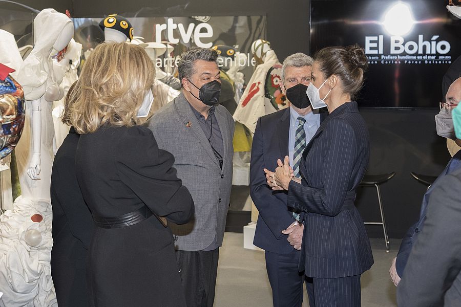 La reina Letizia visita el stand de RTVE en ARCO 2022