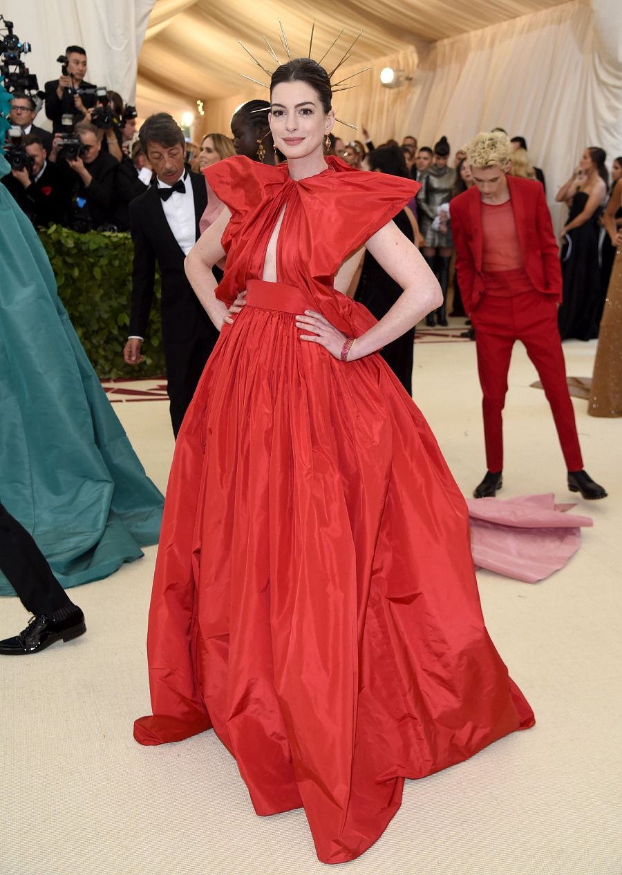 Anne Hathaway en la gala del MET de 2018