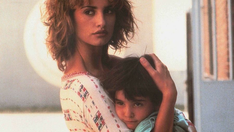 Penélope Cruz en 'Entre rojas' (1995)