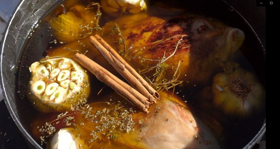 Confitado de la receta de  Cordero con crema de ajos confitados