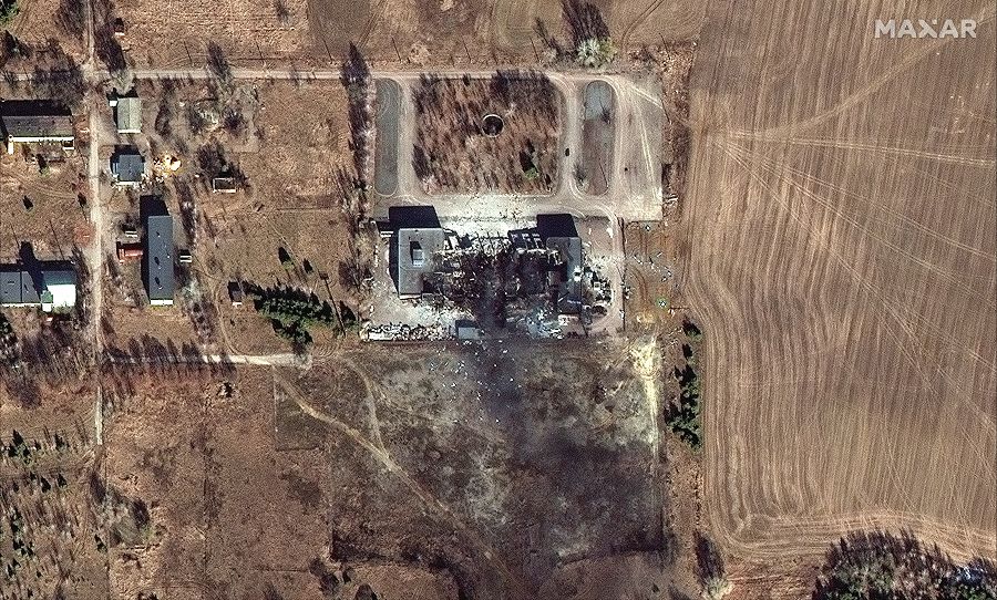 Guerra en Ucrania: Una fábrica destruida, cerca de Chernígov