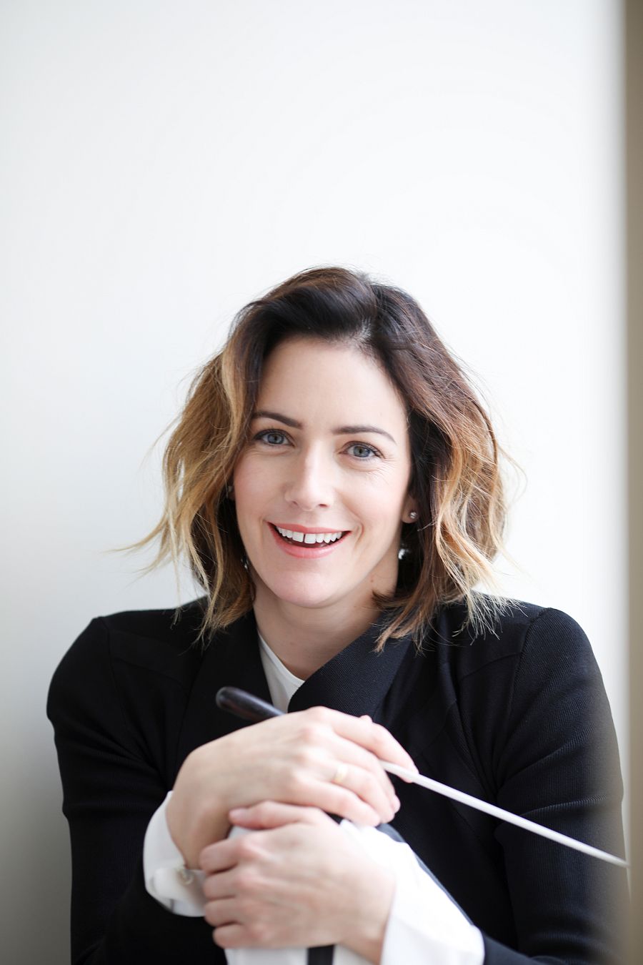 Alondra de la Parra sonriendo