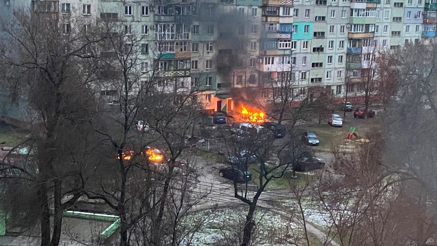 Fuego en un área residencial de Mariúpol después de un bombardeo, el 3 de marzo.