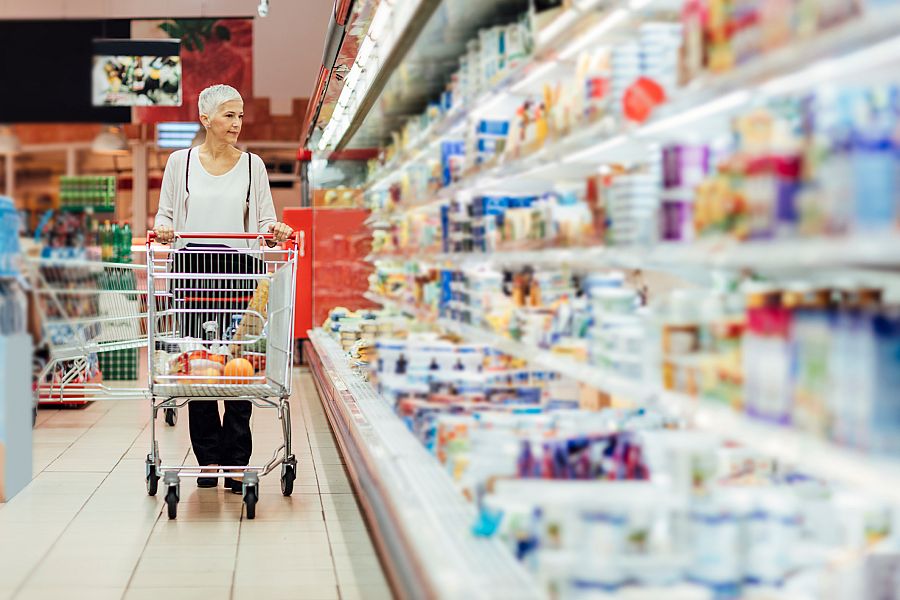Mujer en el supermercado