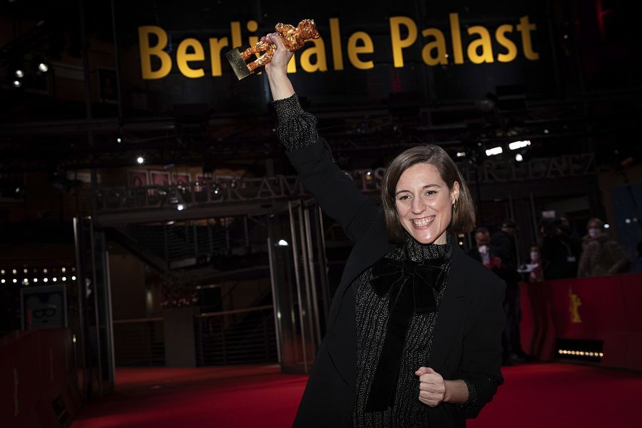 La directora Carla Simón ('Verano 1993') gana el León de Oro en la Berlinale por 'Alcarrás'