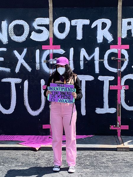 Sua durante la marcha del 8M en México