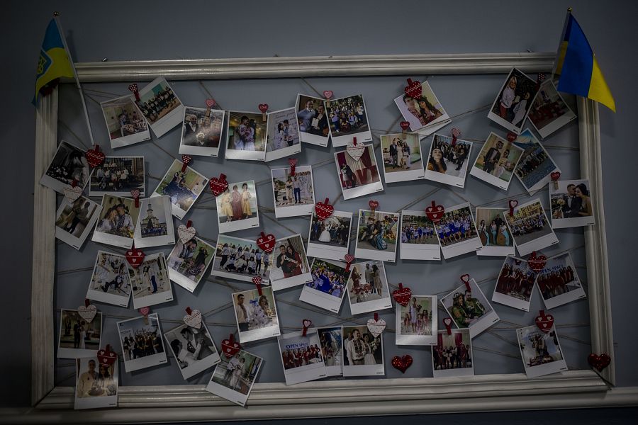 Fotos de parejas recién casadas en el registro civil de Ivano Frankivsk