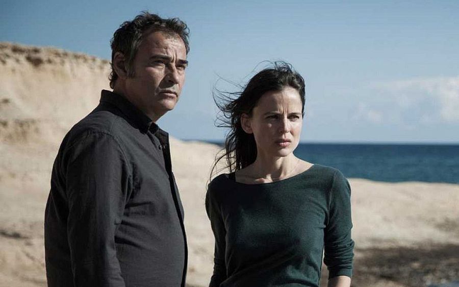 Eduard Fernández y Elena Anaya protagonizan 'Lejos del mar'