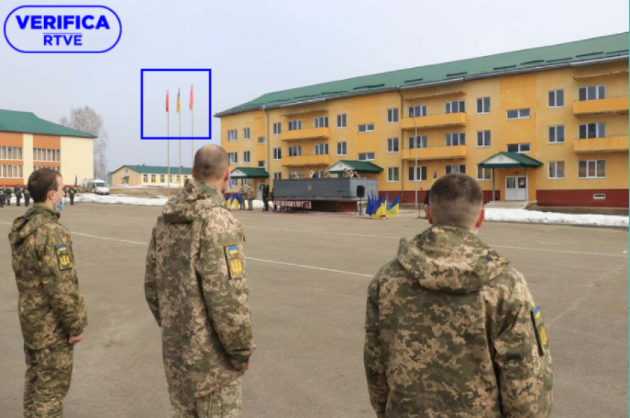 Imagen antigua publicada por el teniente general Pavlo Tkachuk, responsable de la Academia del Ejército de Tierra de Ucrania, junto con el sello de VerificaRTVE.