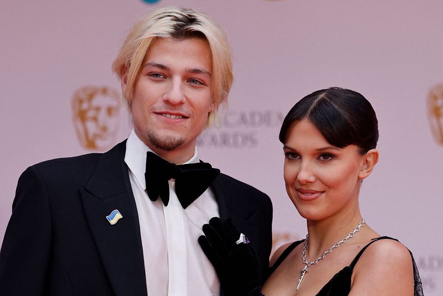 La actriz Millie Bobby Brown y su novio Jake Bongiovi en los Premios BAFTA 2022