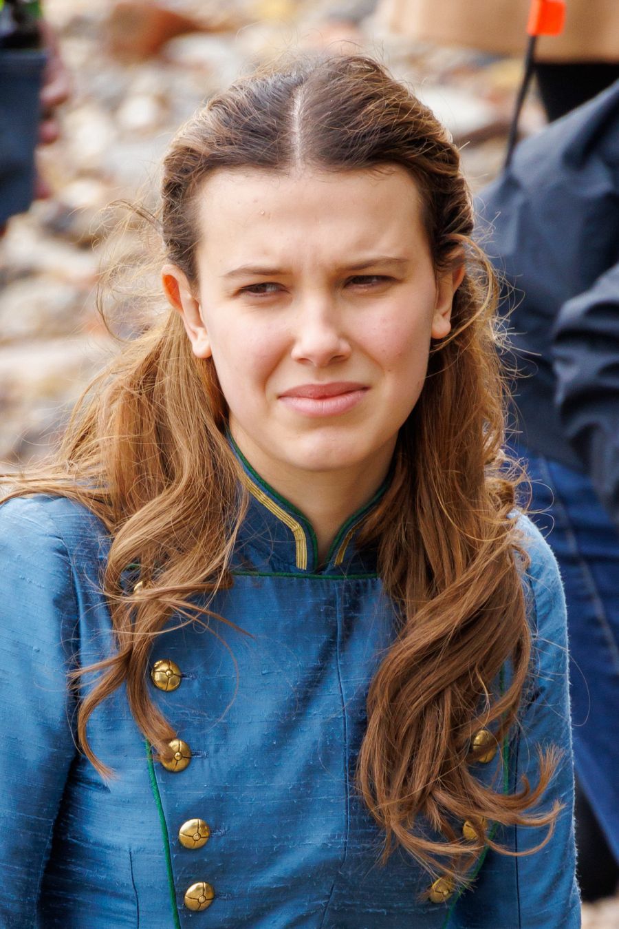 La actriz Millie Bobby Brown en el set de rodaje de 'Enola Holmes 2'