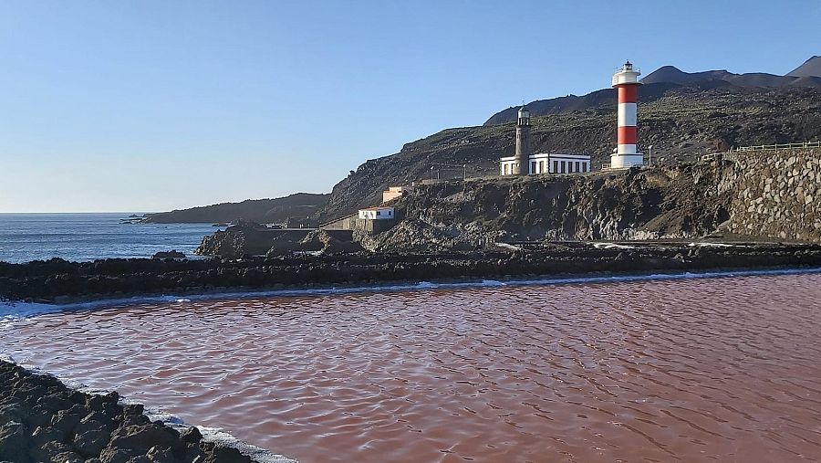 Faros junto a las salinas de Fuencaliente