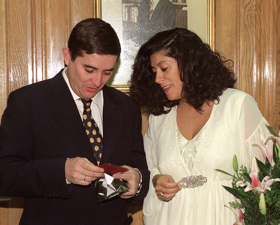 La boda de Luis García Montero y Almudena Grandes en 1996