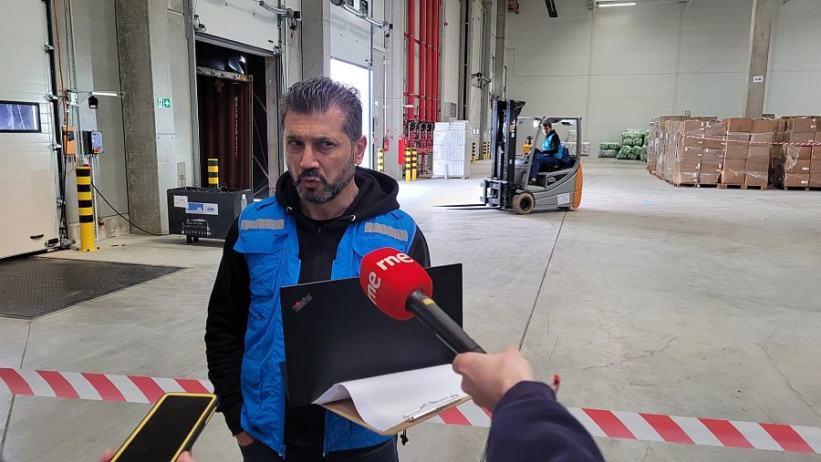 Aatef Kadoun, responsable de logística de Acnur en el almacén de Rzeszów