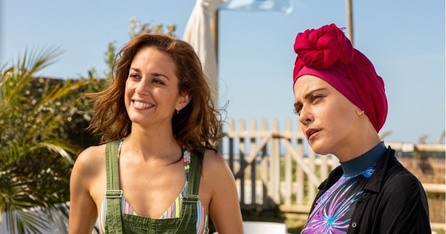 Silvia Alonso y María León en 'La lista de los deseos' (2020)