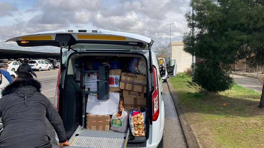 Caravana de taxis madrileños deja quince toneladas de ayuda humanitaria en la frontera polaca y traer a 133 refugiados