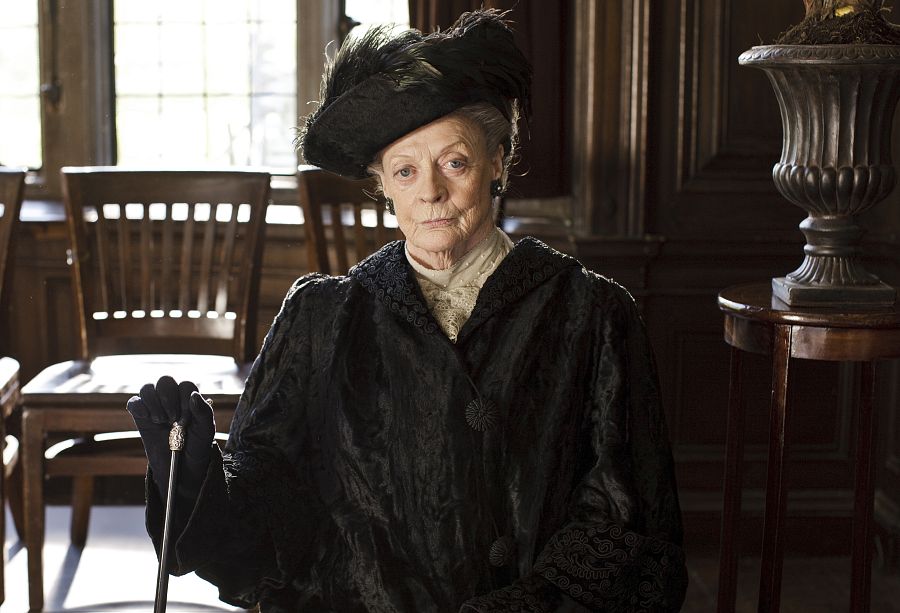 El personaje de Maggie Smith no pasa desapercibido