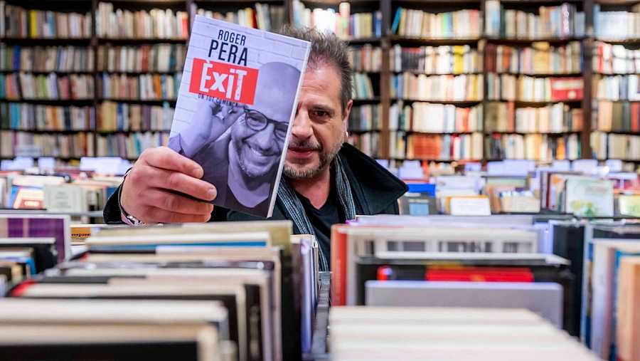 En el seu nou llibre, Roger Pera explica, sense perdre el somriure, com la cocaïna l'estava matant i com va aconseguir sortir-se'n