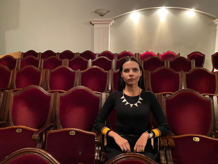 A Karina le encanta el teatro y solía ir a menudo en Kiev