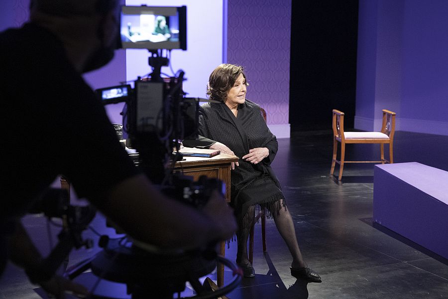 Lola Herrera durante el rodaje de 'Cinco horas con Mario' para La 2 es Teatro