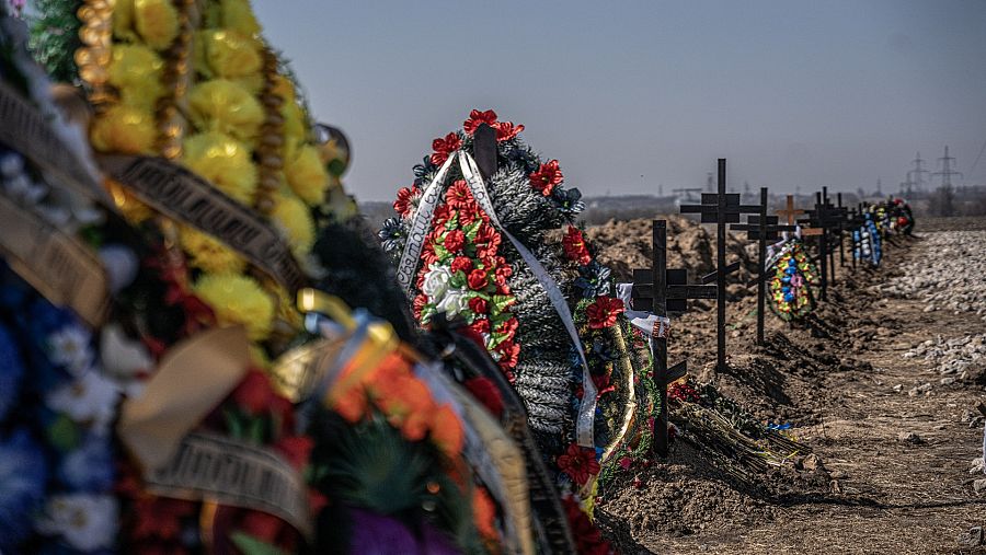 Vista del cementerio de Dnipro donde entierran a los soldados fallecidos en la guerra