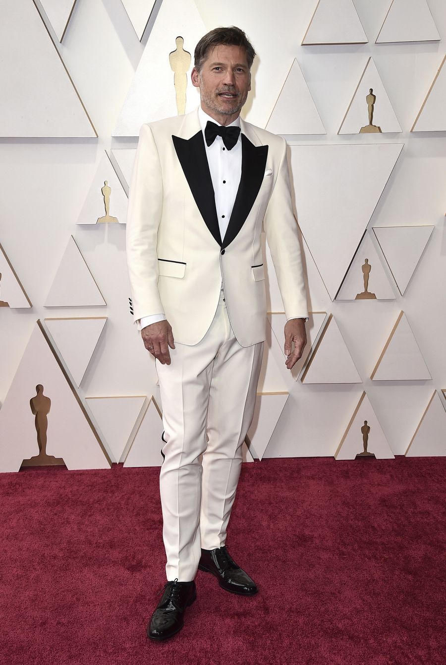 Nikolaj Coster-Waldau en la alfombra roja de los Premios Oscar 2022