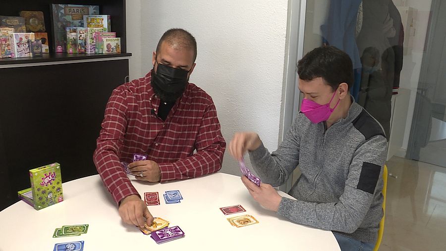 En la actualidad, los creadores de 'Virus' editan un juego cada mes