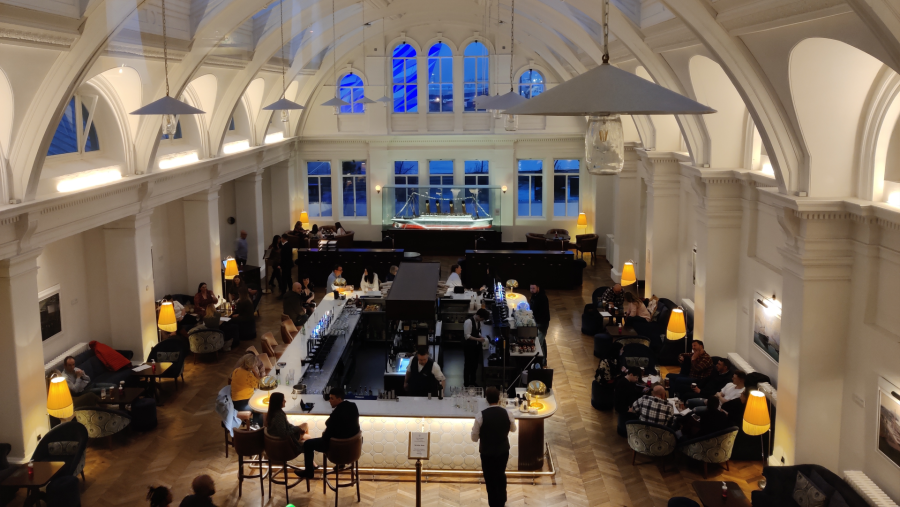 Cafetería del hotel Titanic, antiguo taller