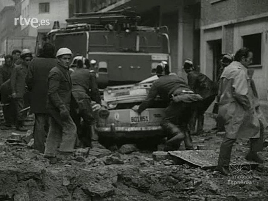 El atentado en el que murieron el presidente del gobierno Luís Carrero Blanco, un inspector de policía y un conductor, se produjo en el centro de Madrid el 20 de noviembre de 1973