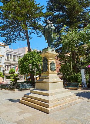 Monumento a Castelar en la Plaza de la Candelaria