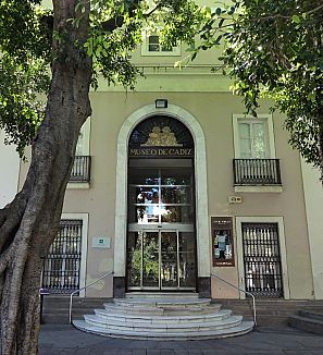 Puerta principal del Museo de Cádiz