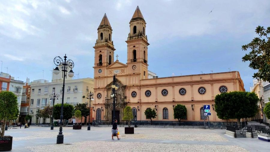 Plaza e iglesia de San Antonio